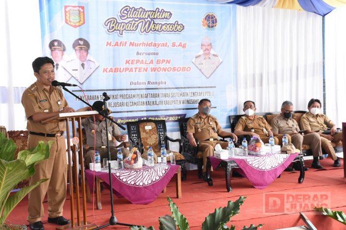 Afif Nurhidayat Serahkan PTSL dan Tinjau Produk Lokal Masyarakat Kalikajar (3)