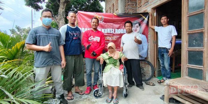 Aktualisasikan Nilai Kepedulian, Komunitas Juang Klaten Salurkan Bantuan Kursi Roda Mbak Casytha