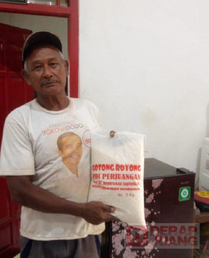 DPC-Kota-Pekalongan-Salurkan-5-Kwintas-Beras-dari-Prof.-Hendrawan