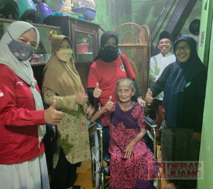 Depwan Kota Pekalongan Salurkan Kursi Roda dari Mas Dede (2)