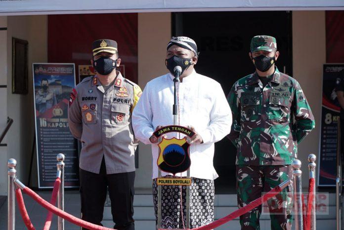 Gus Nabil Beri Penghargaan Babinsa dan Bhabinkamtibmas di Boyolali