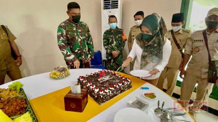 HUT TNI, Dewi Aryani Beri Surprise Cake dan Tumpeng ke Kodim Tegal