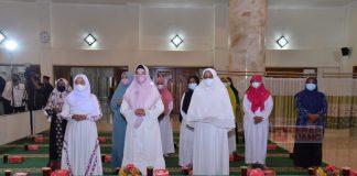 Hadiri Peringatan HSN 2021, Bupati Etik: Santri Harus Menjadi Generasi Muda yang Berakhlak dan Berilmu