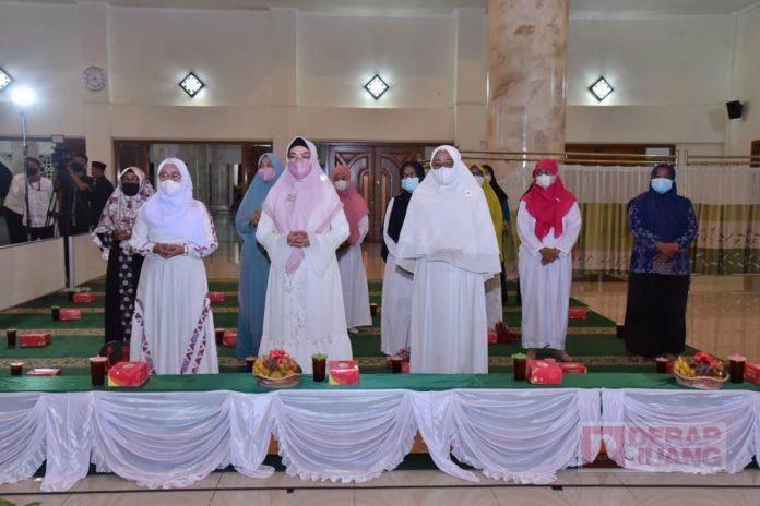 Hadiri Peringatan HSN 2021, Bupati Etik Santri Harus Menjadi Generasi Muda yang Berakhlak dan Berilmu