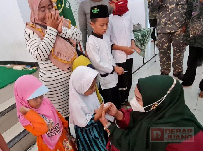Hari Santri Nasional, Dewi Aryani Kirim Tumpeng dan Santuni Yatim Piatu