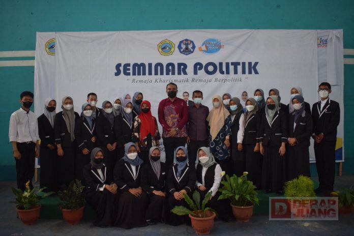 Ismawan Jadi Narasumber Seminar “Remaja Kharismatik Remaja Berpolitik”