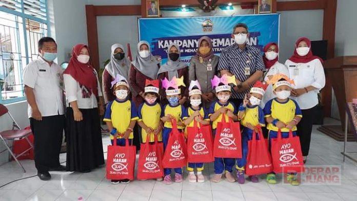 Kadarwati Kampanyekan Gemarikan di Desa Tambong Wetan