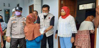 Kepedulian Sri Ruwiyati Bagikan Bantuan Beras Kepada Masyarakat di 3 Desa