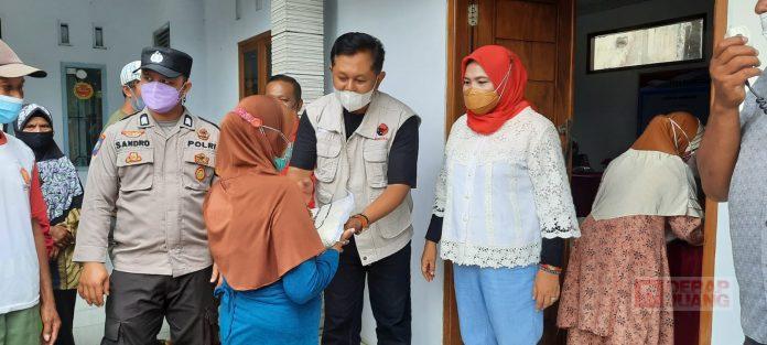 Kepedulian Sri Ruwiyati Bagikan Bantuan Beras Kepada Masyarakat di 3 Desa