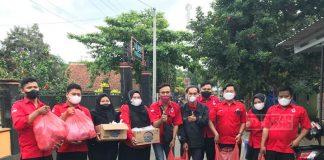 Komunitas Juang Purbalingga Bagikan Makanan Kepada Masyarakat Terdampak Pandemi