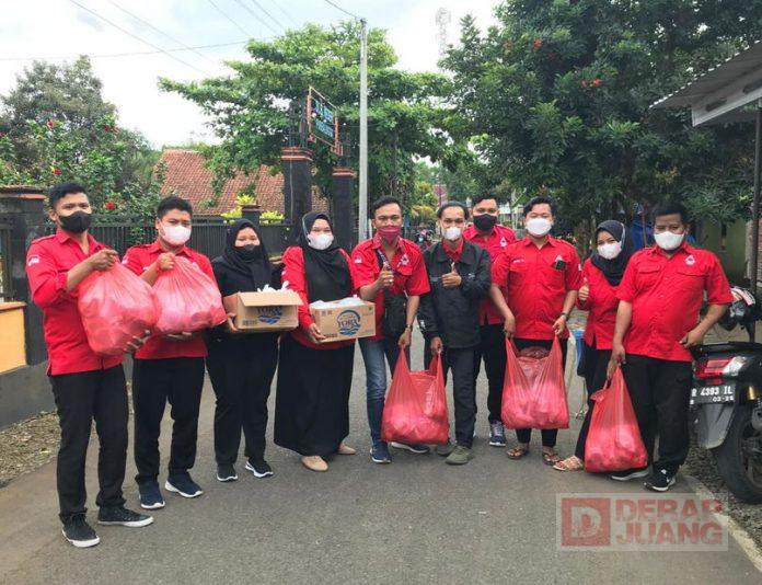 Komunitas Juang Purbalingga Bagikan Makanan Kepada Masyarakat Terdampak Pandemi