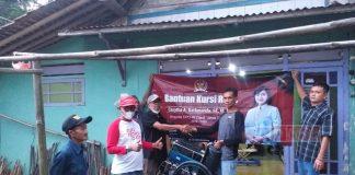 Mbak Casytha Berikan Bantuan Kursi Roda di Cilongok