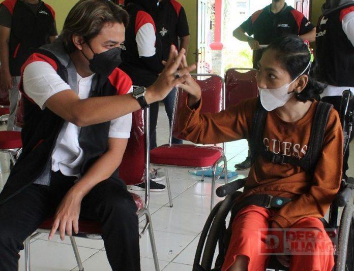 Misi Kemanusiaan, Gercep Candisari Bagikan Sembako di Tegalsari