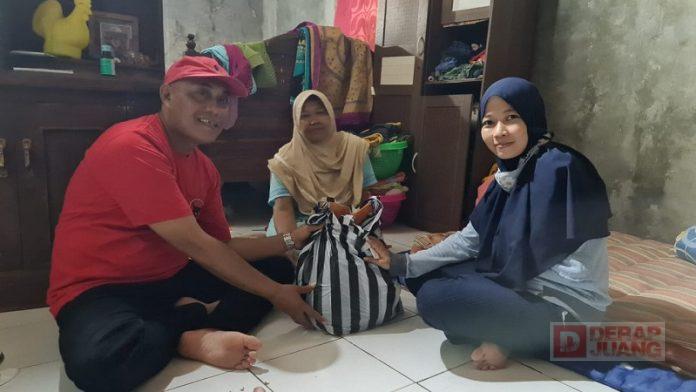 Munawir Sambangi Dan Berikan Bantuan Kepada Warga Tambaksari