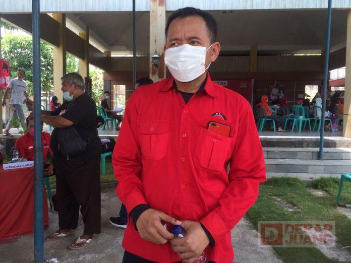 PDI Perjuangan Sragen Gelar Vaksinasi Dosis Kedua, Bambang Samekto Diserbu Warga