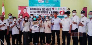 Peduli Balita dan Ibu Hamil, Dewi Aryani Bagikan Biskuit