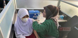 Percepat Herd Imunity, Gus Nabil Vaksinasi Pelajar di Kota Surakarta