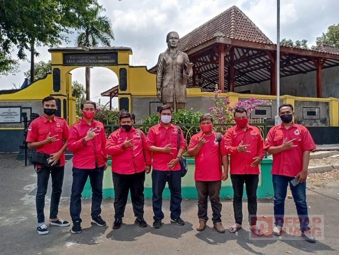 Refleksi Jasa Pahlawan, KJ Grobogan Ziarah ke Makam RA. Kartini