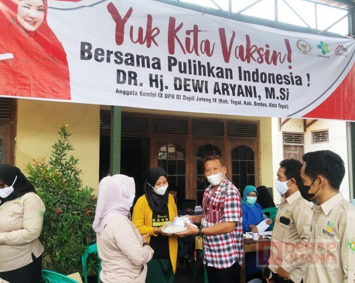 Sediakan 350 Dosis Vaksin dan Sembako, Vaksinasi Kader Banteng Tegal di Desa Pengabean Sukses (2)