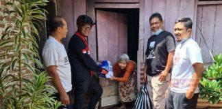 Sembari Bersepeda, Munawir Sambangi dan Berikan Bantuan Kepada Warga Desa Sukomangli