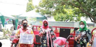 Sri Mulyani Berikan Bantuan Alat Transportasi Pertanian Roda Tiga Kepada Kelompok Tani Klaten