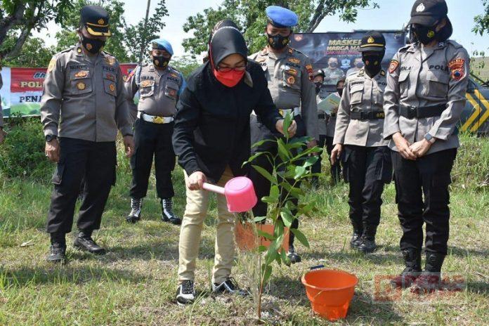 Sri Sumarni; Apresiasi Besar Saya Haturkan pada Program Pengijauan Hutan Ini
