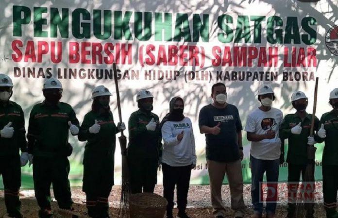 Tri Yuli Setyowati Kukuhkan Satgas Sapu Bersih Sampah Liar