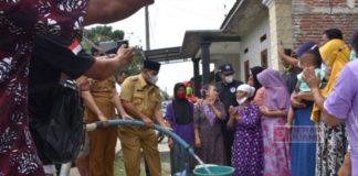 Wabup Riswadi Distribusikan Air Bersih di Dukuh Bantul