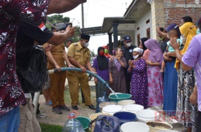 Wabup Riswadi Distribusikan Air Bersih di Dukuh Bantul