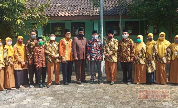 Bangkitkan Semangat Guru, Mas Darno Sambangi MTsN 6 Demak