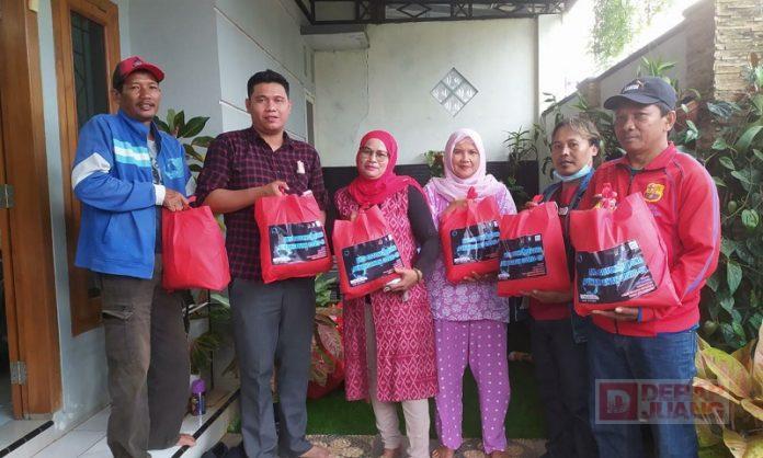 Bantu Kebutuhan Warga, PAC Gringsing Salurkan Bantuan Sembako
