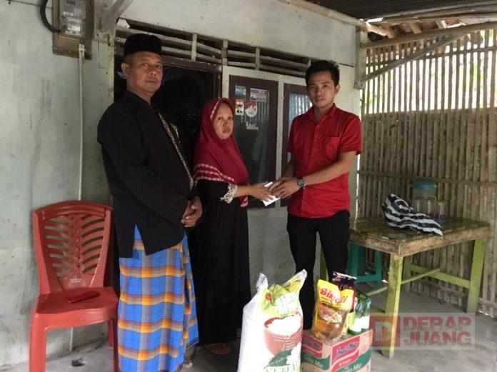 Beri Bantuan Sembako Kepada Keluarga Pedagang Cilok, Rasdianto Kita Harus Saling Menguatkan