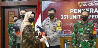 Bupati Etik Serahkan Motor Dinas Kepada Babinsa dan Bhabinkamtibmas