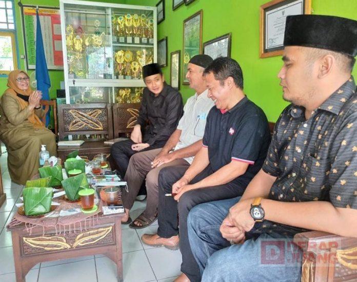 Dion Agasi Rampungkan Polemik Pemindahan SD Sebomenggalan (2)