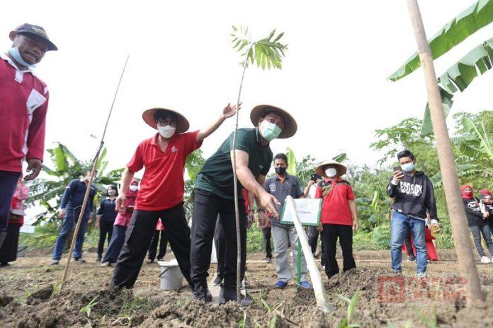 Dorong Diversifikasi Pangan, Hendi Tanam 6.100 Pohon Sukun (2)
