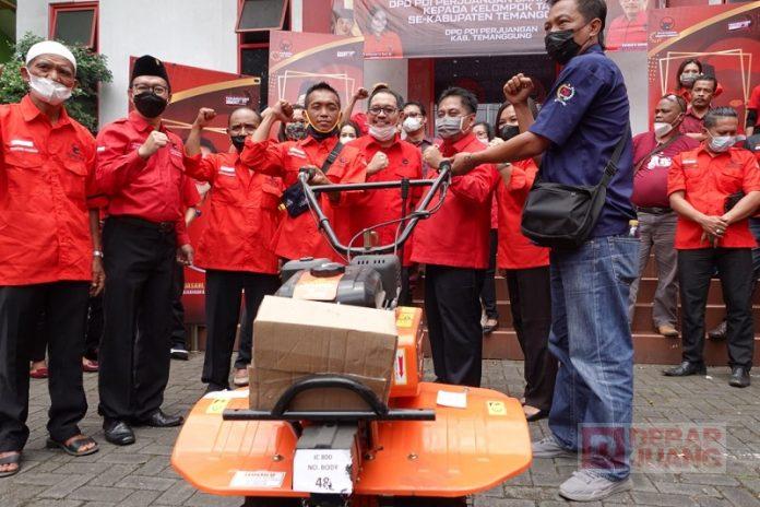 Genjot Hasil Pertanian, Sofwan Salurkan Alsintan di Temanggung (2)