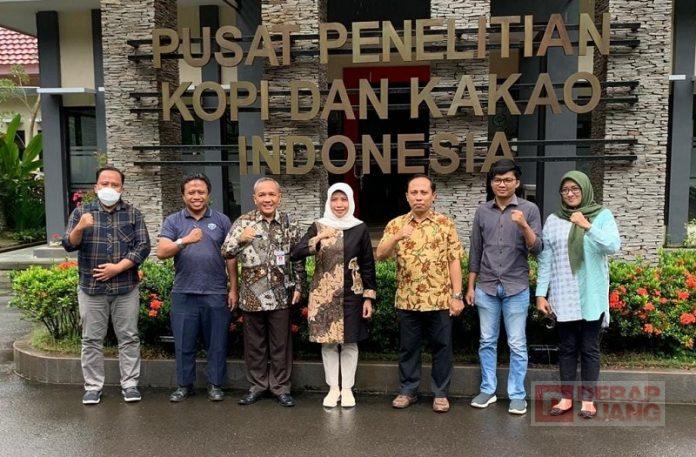 Genjot Produksi Kopi, Ristawati Kunjungi Pusat Penelitian