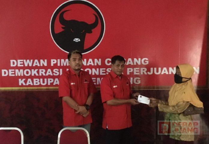 Junaedi Beri Bantuan untuk Korban Rumah Kebakaran