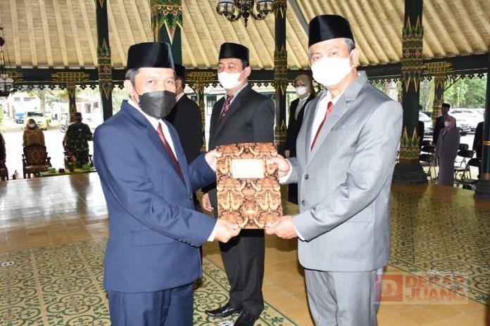 Lantik Pejabat, Afif Nurhidayat Berikan Layanan Publik Berkualitas