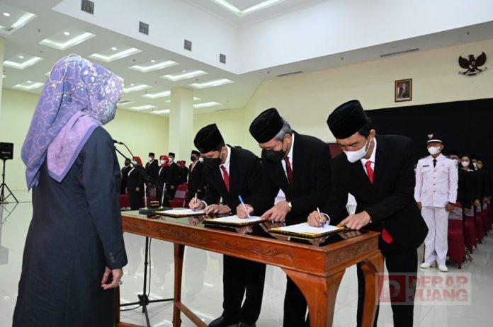 Lantik Pejabat Struktural dan Fungsional, Bupati Etik Minta Pejabat Amanah dan Buktikan Kemampuan