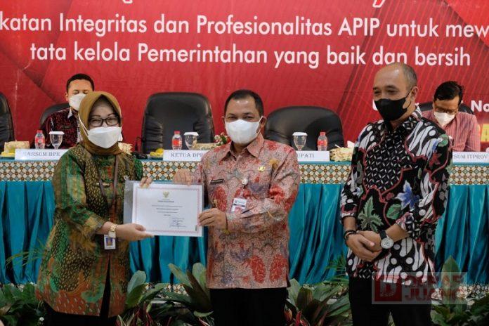 Ngesti Nugraha Berikan Penghargaan Audit Kinerja Terbaik