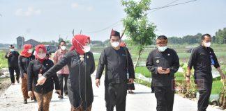 Pastikan Pembangunan Jalan, Sri Sumarni Sidak Proyek 7 Milyar