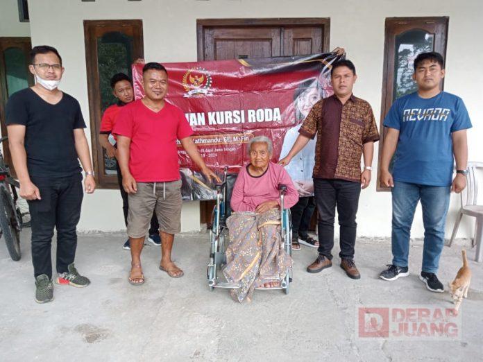 Peduli Penyandang Difabel, Mbak Casytha Berikan Kursi Roda