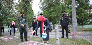 Peringati Hari Pahlawan, Sri Mulyani Ziarah Makam Pahlawan