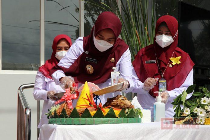 Refleksi HKN, Mbak Eisti Resmikan UPTD Laboratorium Kesehatan