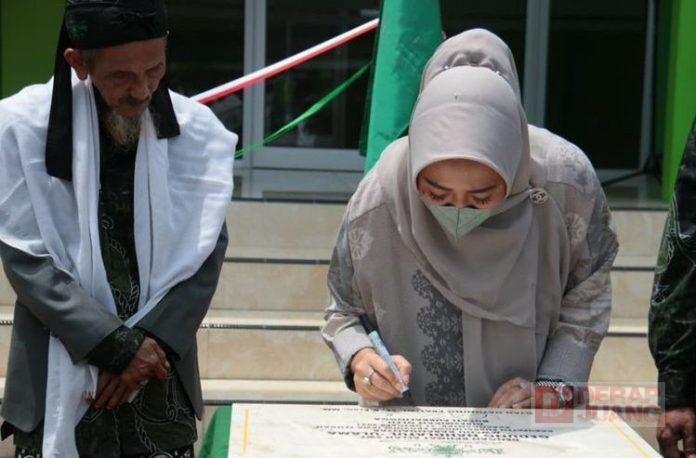 Resmikan Gedung MWC NU, Bupati Tiwi Apresiasi Warga NU Karanganyar