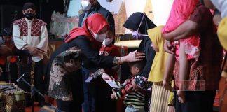 Ristawati Beri Santunan Sekaligus Nguri-Uri Budaya