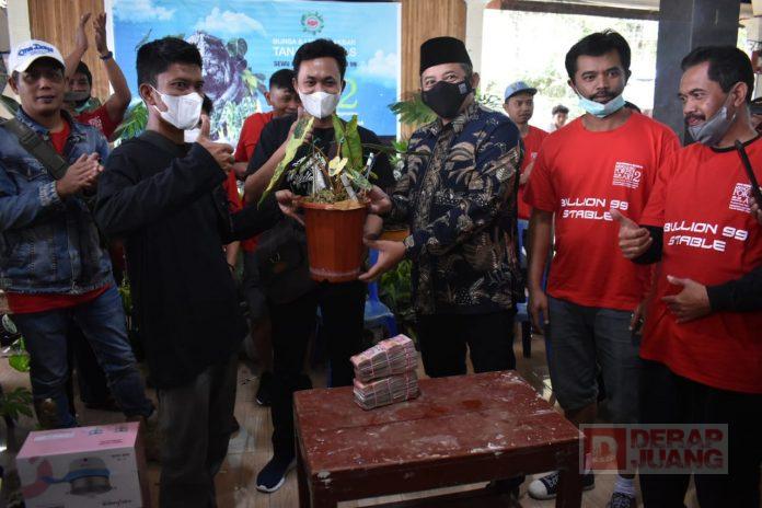 Rober Dukung Potensi Tanaman Hias Karanganyar(2)