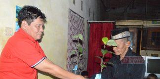 Salurkan Bantuan Bibit Lada di Desa Sawangan, Andry Berharap Munculnya Petani Milenial