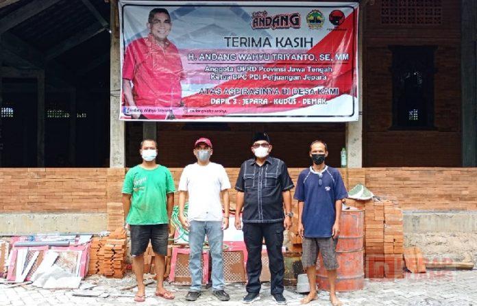 Sambangi Pembangunan Makam Leluhur, Andang Pastikan Semuanya Lancar